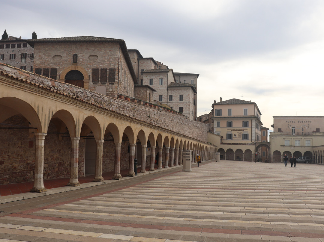 Piazza Inferiore di San Francesco-阿西西必去景点