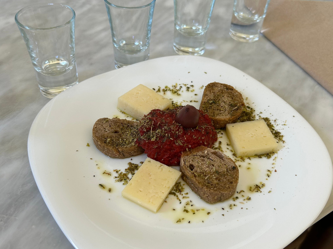 Canava Santorini Distillery景点图片