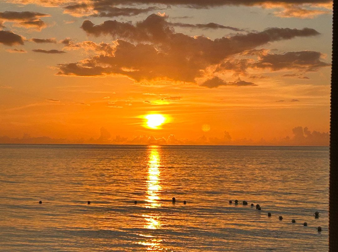 传奇海滩度假酒店主图