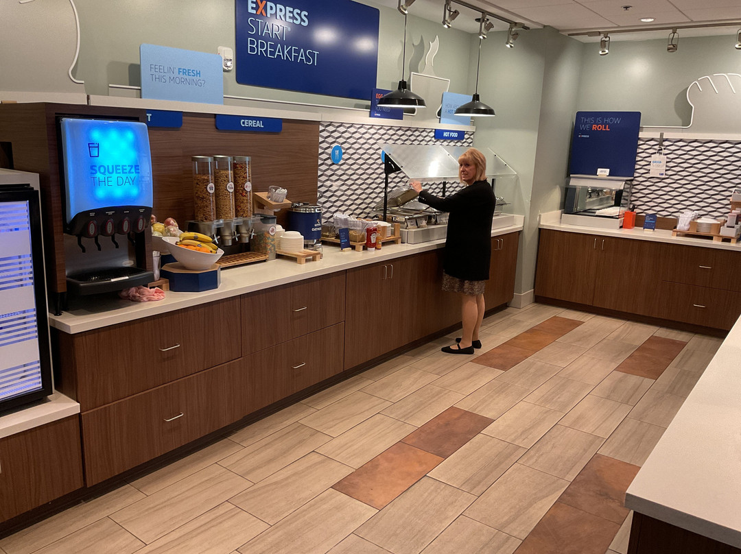 Holiday Inn Express & Suites Racine By IHG主图