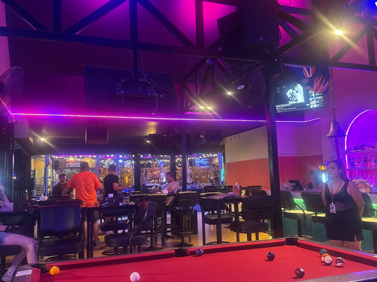 Lilly's Aussie Bar-芭东海滩必去景点