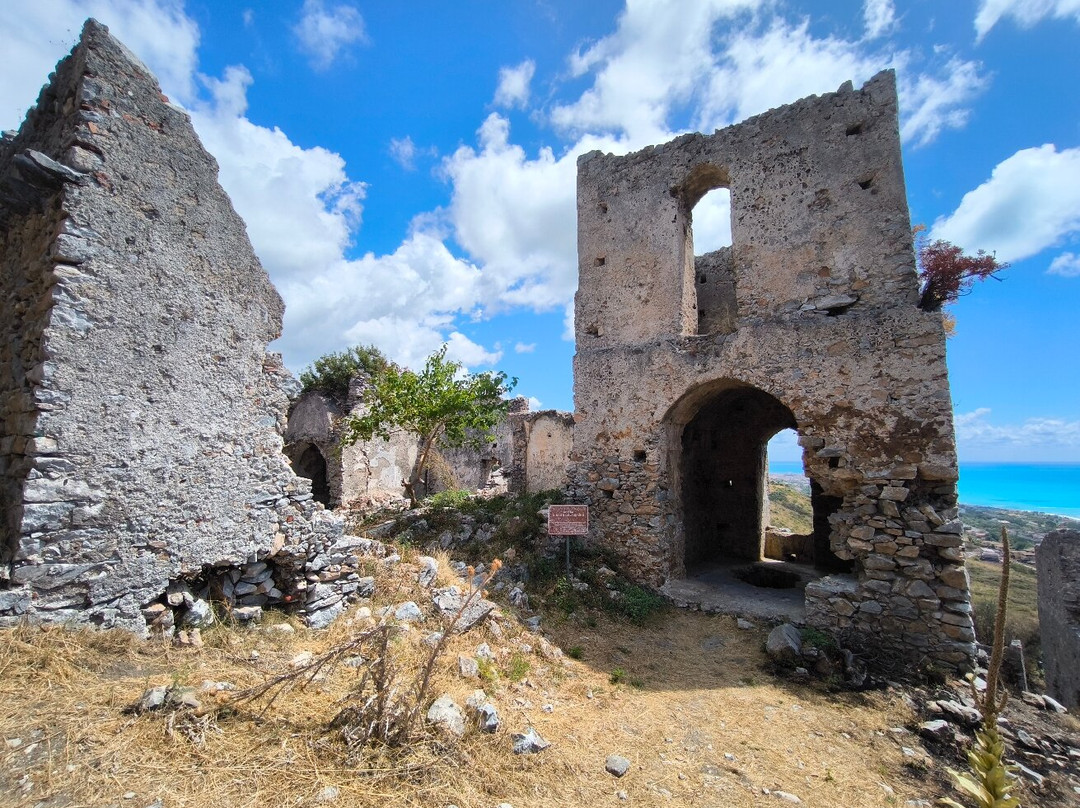 Ruderi di Cirella-迪亚曼泰必去景点