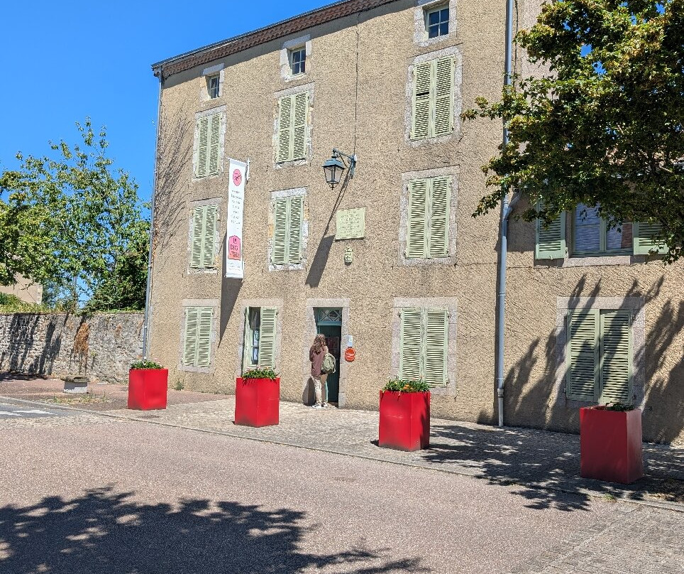 La Digitale-Bellac必去景点