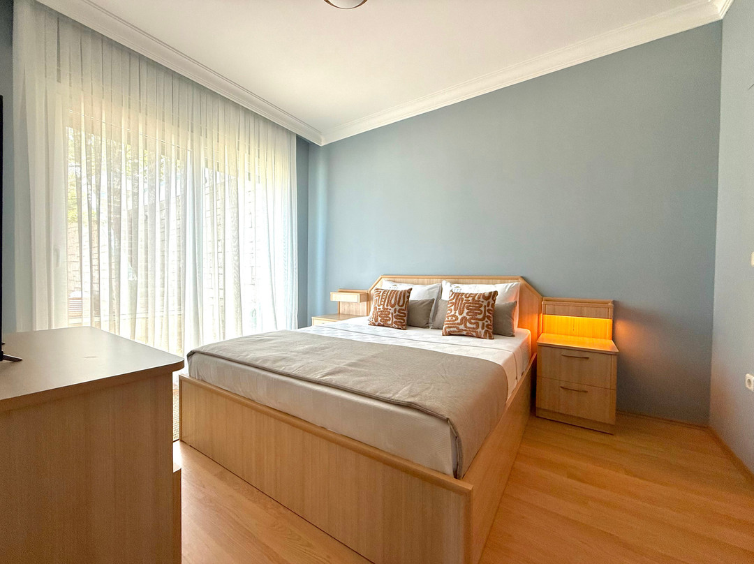 Miromara Hotel Pool Bar主图