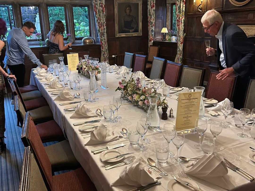 Ockenden Manor Hotel & Spa主图