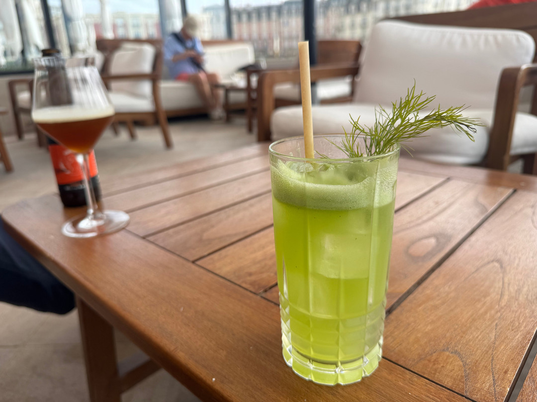 巴拉斯酒店主图