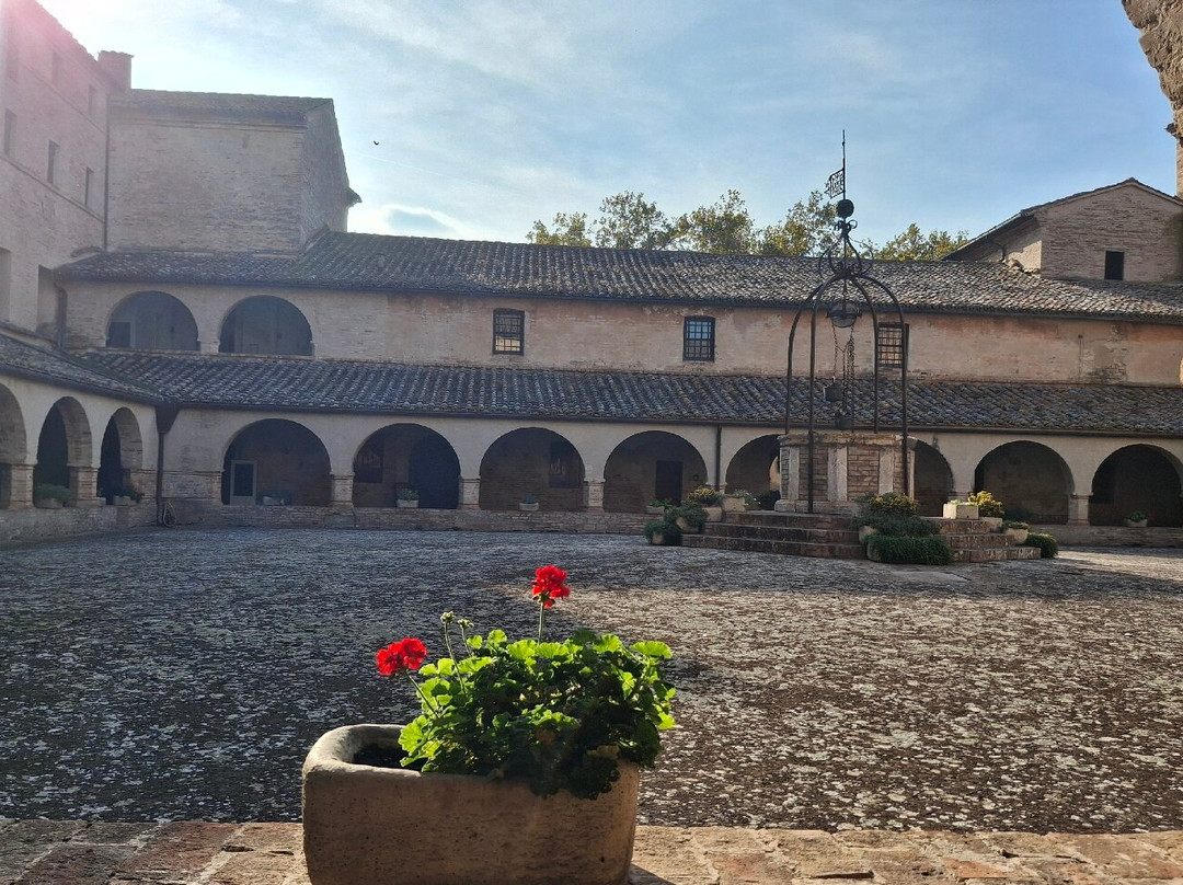 Riserva Naturale Abbadia di Fiastra-Tolentino必去景点
