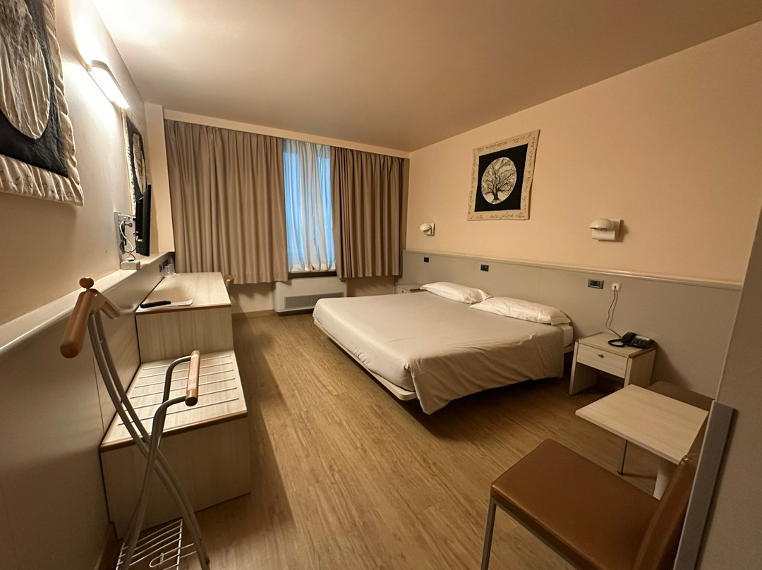 卡斯特里酒店主图