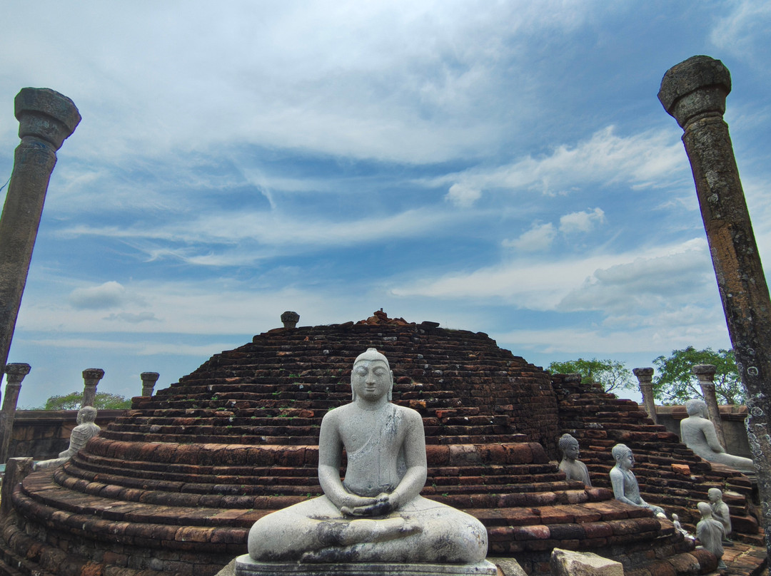 Girihandu Seya Temple