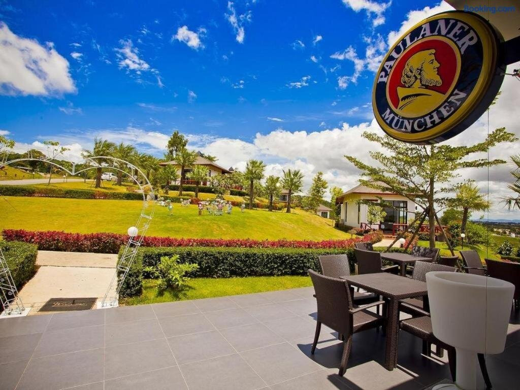 香塔拉山谷酒店主图