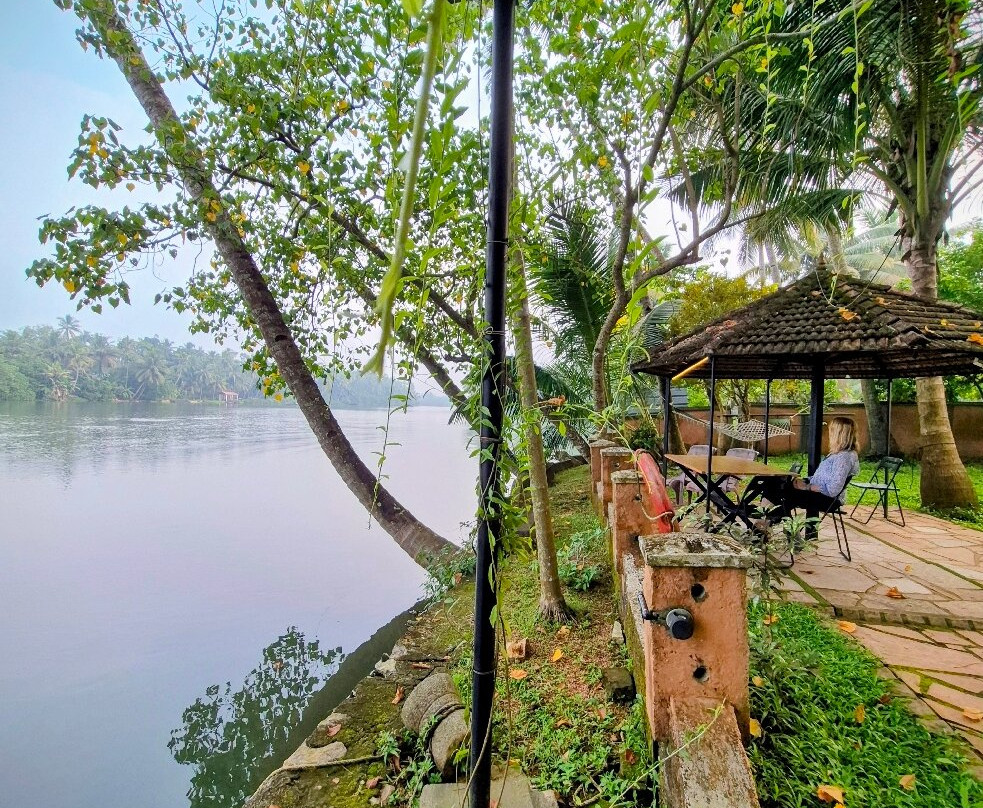 Green Chromide River View Wooden House主图