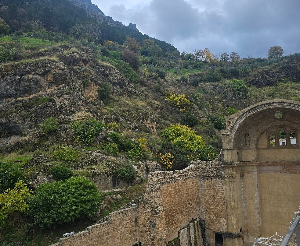 Ruinas de Santa María-卡索拉必去景点