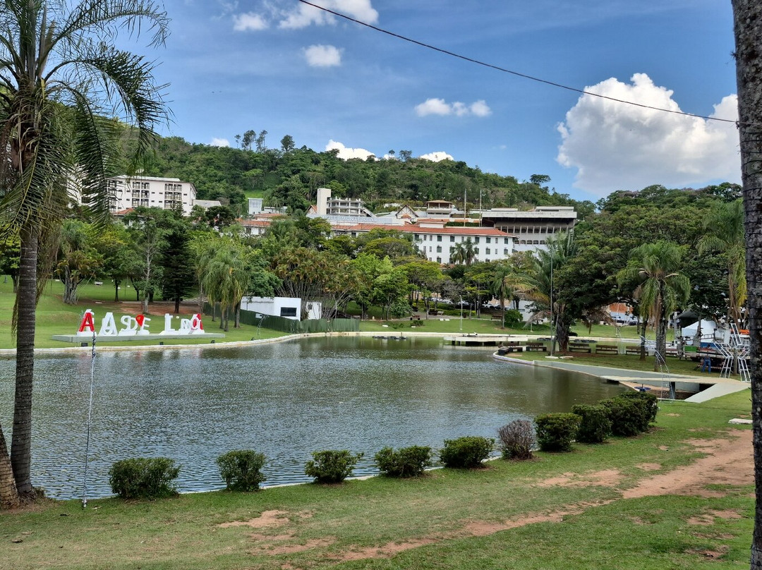 Praca Adhemar de Barros-阿瓜斯迪林多亚必去景点