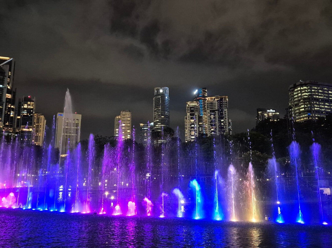 幻彩湖喷泉秀-吉隆坡必去景点