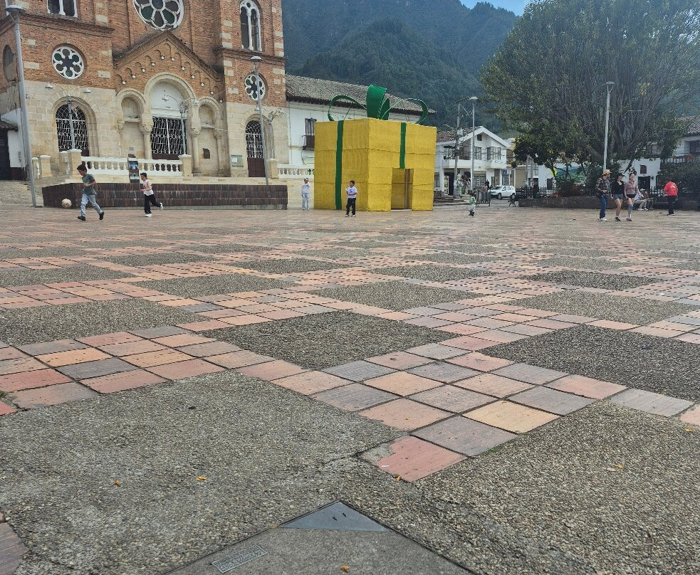 Plaza Sesquile-Sesquile必去景点