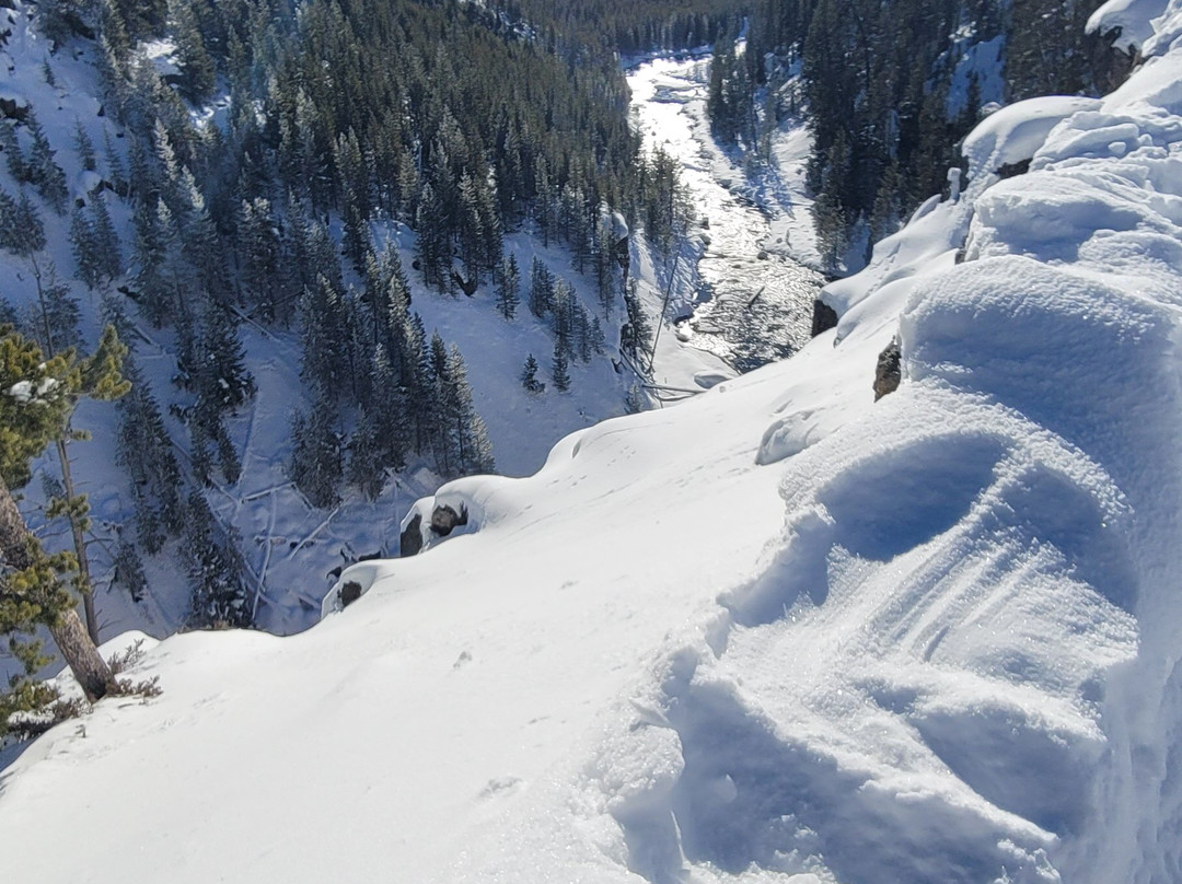 Two Top Snowmobile Rentals and Tours-西黄石镇必去景点