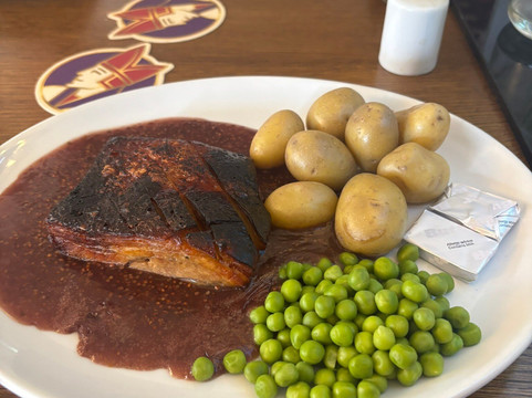 雷特斯顿竖琴酒店主图