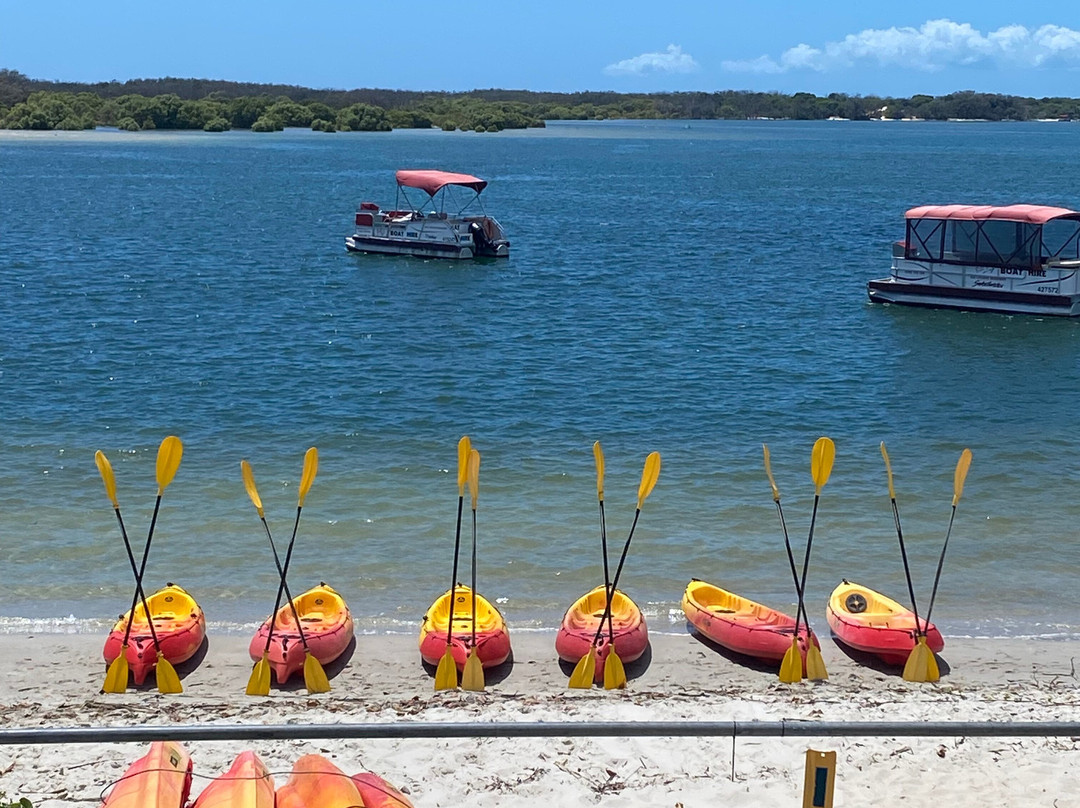 Bill's Boat Hire-Golden Beach必去景点
