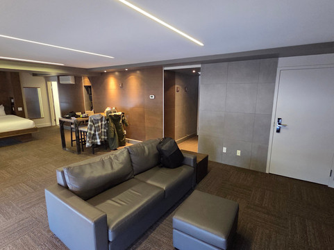 诺曼丁套房酒店主图