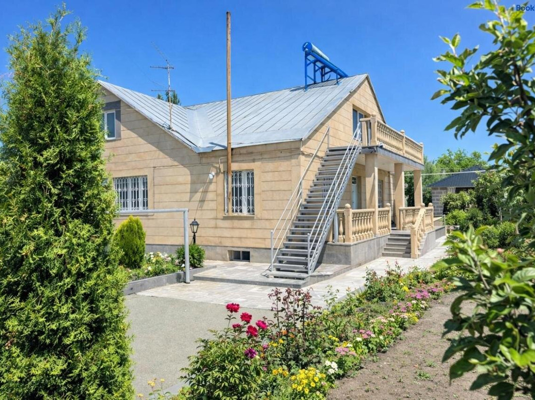 Chkalovka Guest House with Sevan View