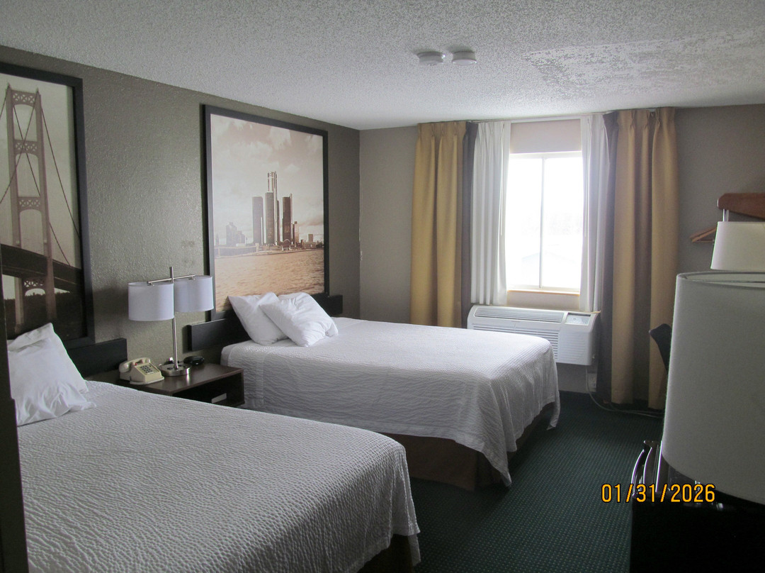 爱奥尼亚温德姆速8酒店主图