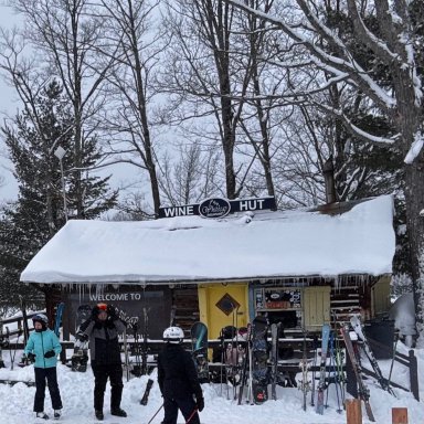 Whitecap Mountain Ski Resort-官方