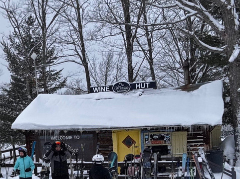 Whitecap Mountain Ski Resort主图