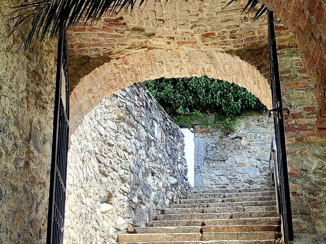 Eremo di Santa Caterina del Sasso-Leggiuno必去景点