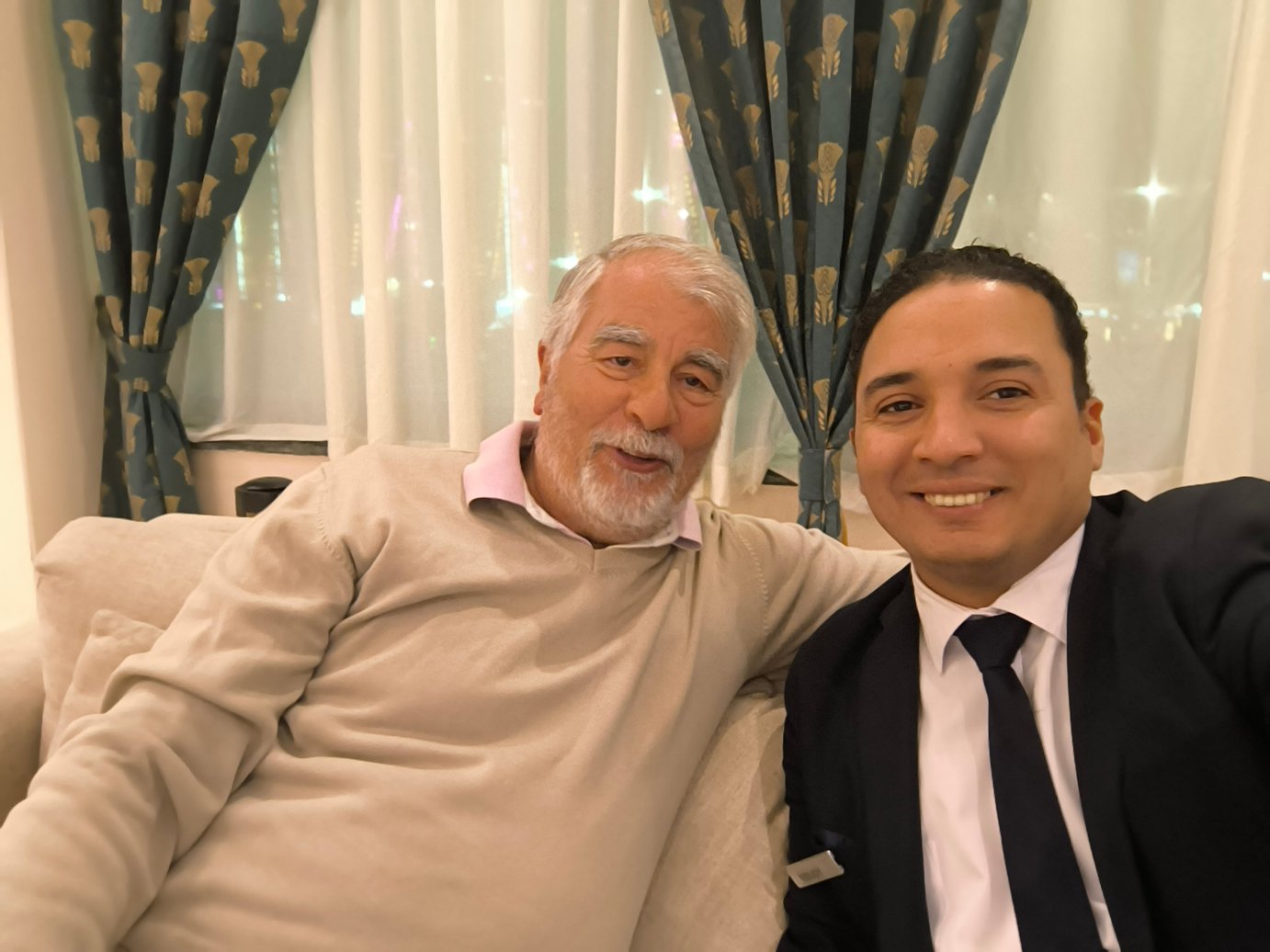 阿扎尔金字塔酒店-官方