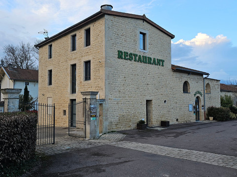 凡内格里酒店主图