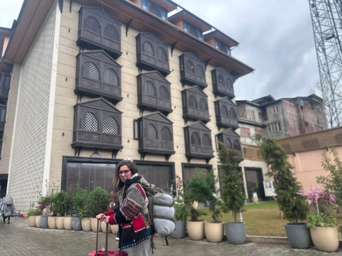 斯里纳格雪地酒店主图