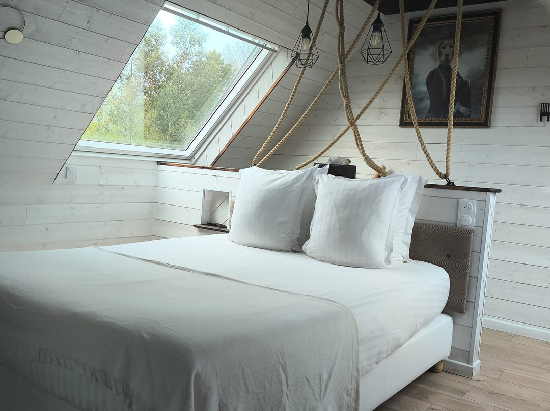 多麦尼德美罗斯酒店主图