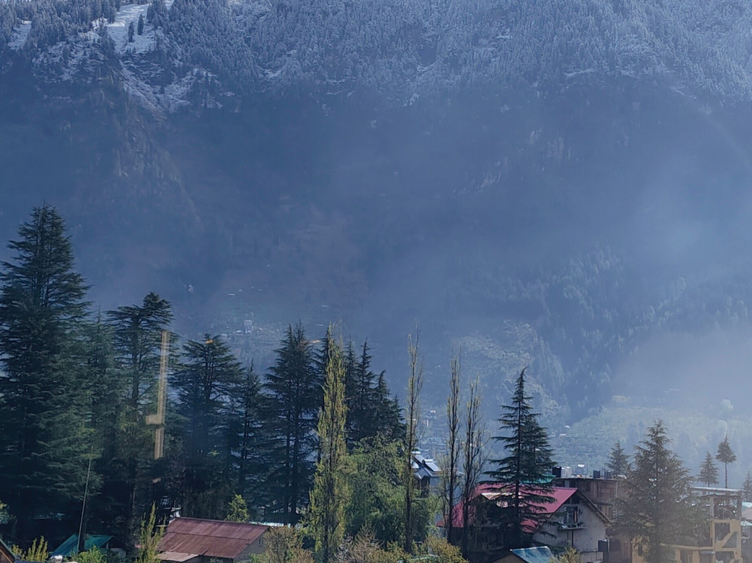 马拉里果园草坪酒店主图