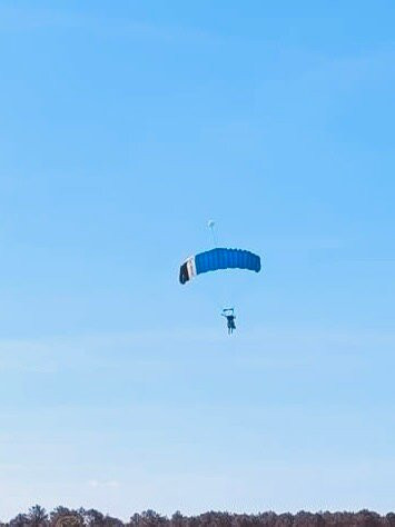 Vertical T'air Parachutisme-拉泰斯特德比克必去景点