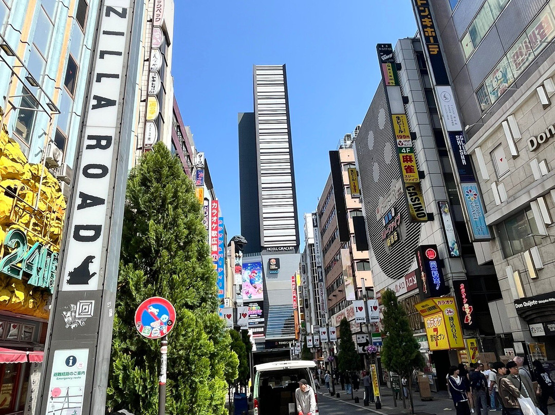 新宿哥斯拉等比头雕-Kabukicho必去景点