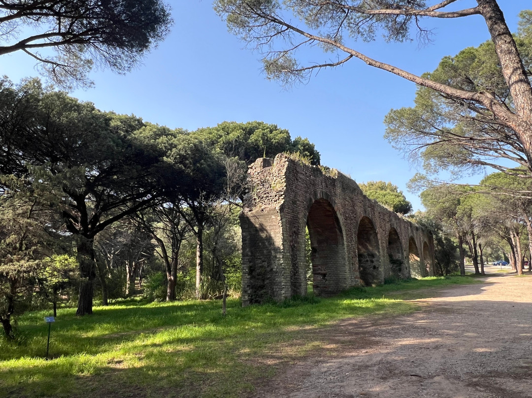 Aqueduc romain-弗雷瑞斯必去景点