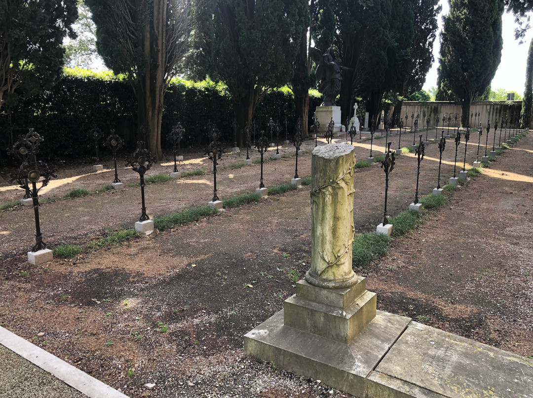 Cimitero Al Milite Ignoto-阿奎拉必去景点