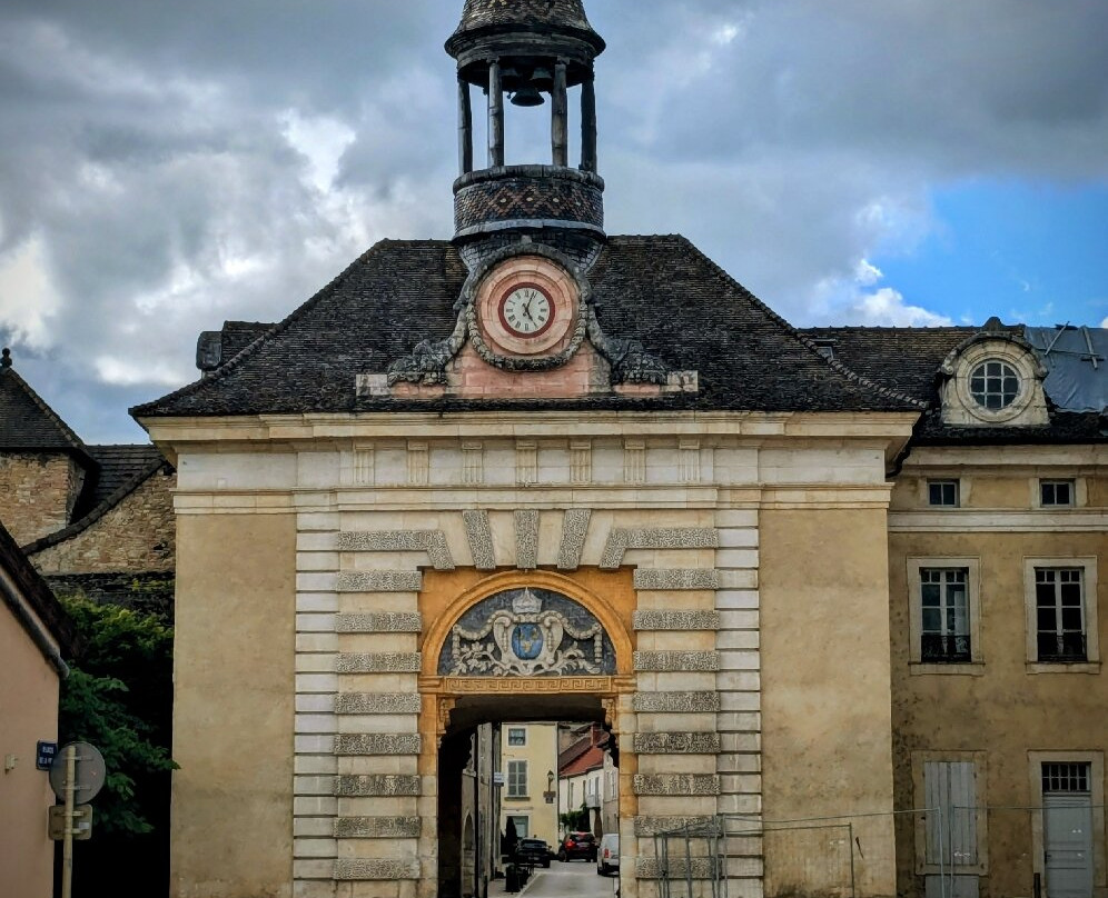 Porte De L'horloge-Givry必去景点