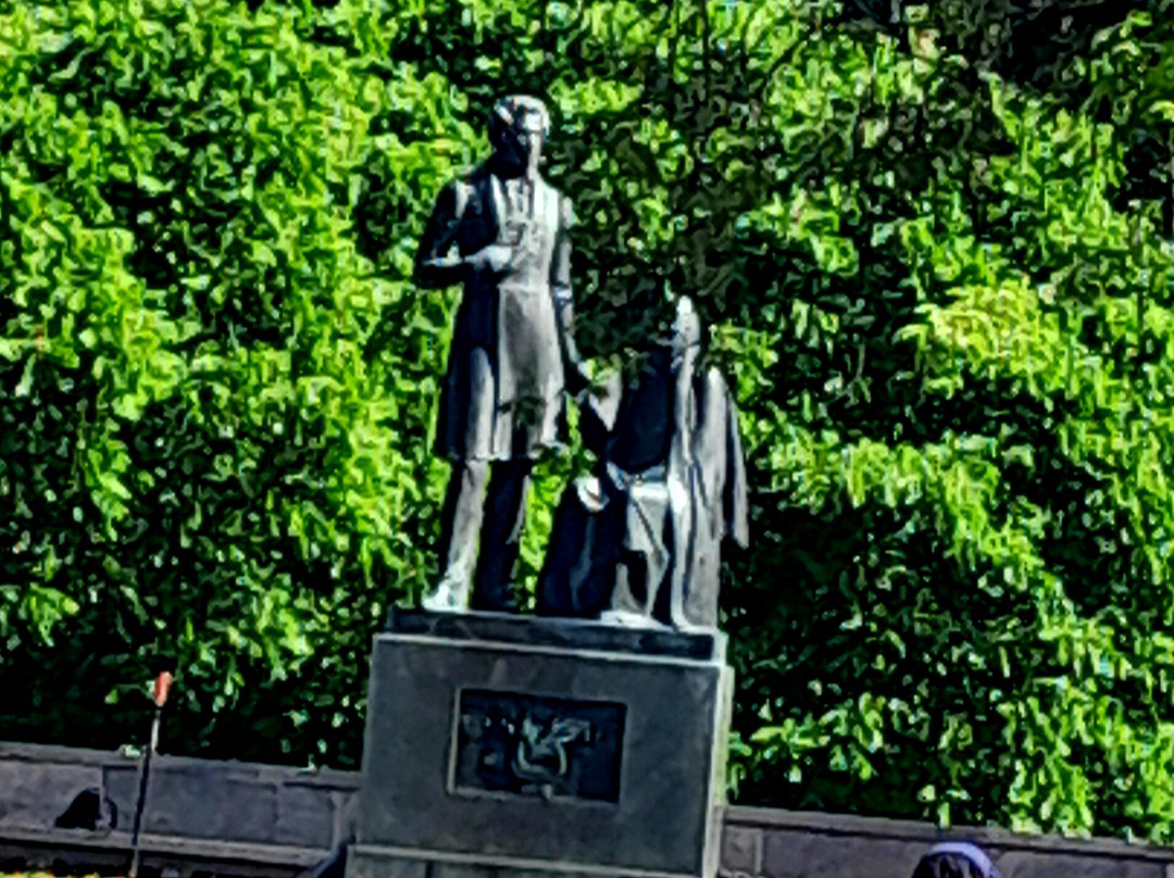 Monument to Alexander Pushkin and Arina Rodionovna-普斯科夫必去景点