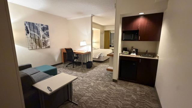 纽瓦克国际机场SpringHill Suites酒店-旅行者