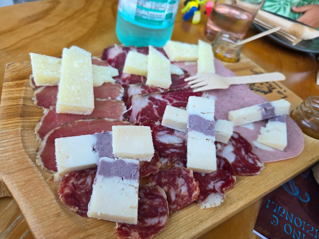 Enoteca La Bottega-圣特雷莎加卢拉必去景点
