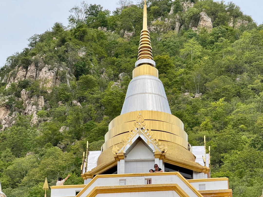Wat Tham Phratat Khao Prang-彩尾兰必去景点