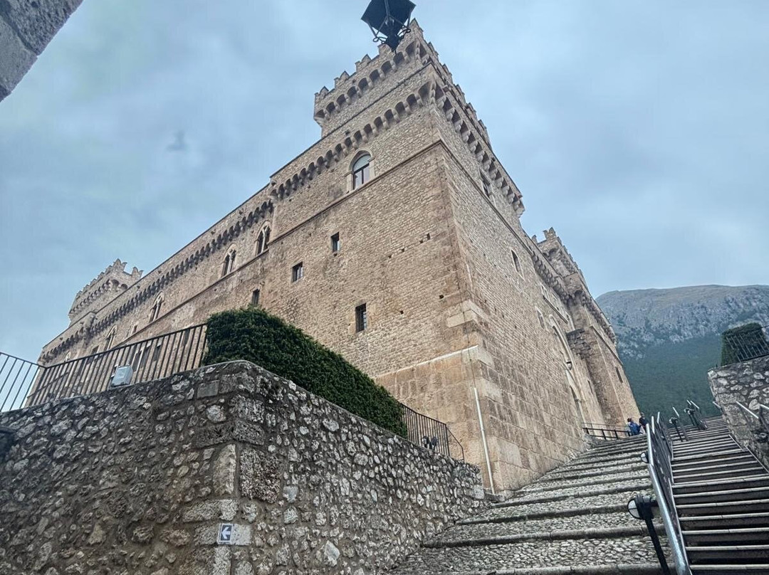 Castello Piccolomini di Celano-Celano必去景点