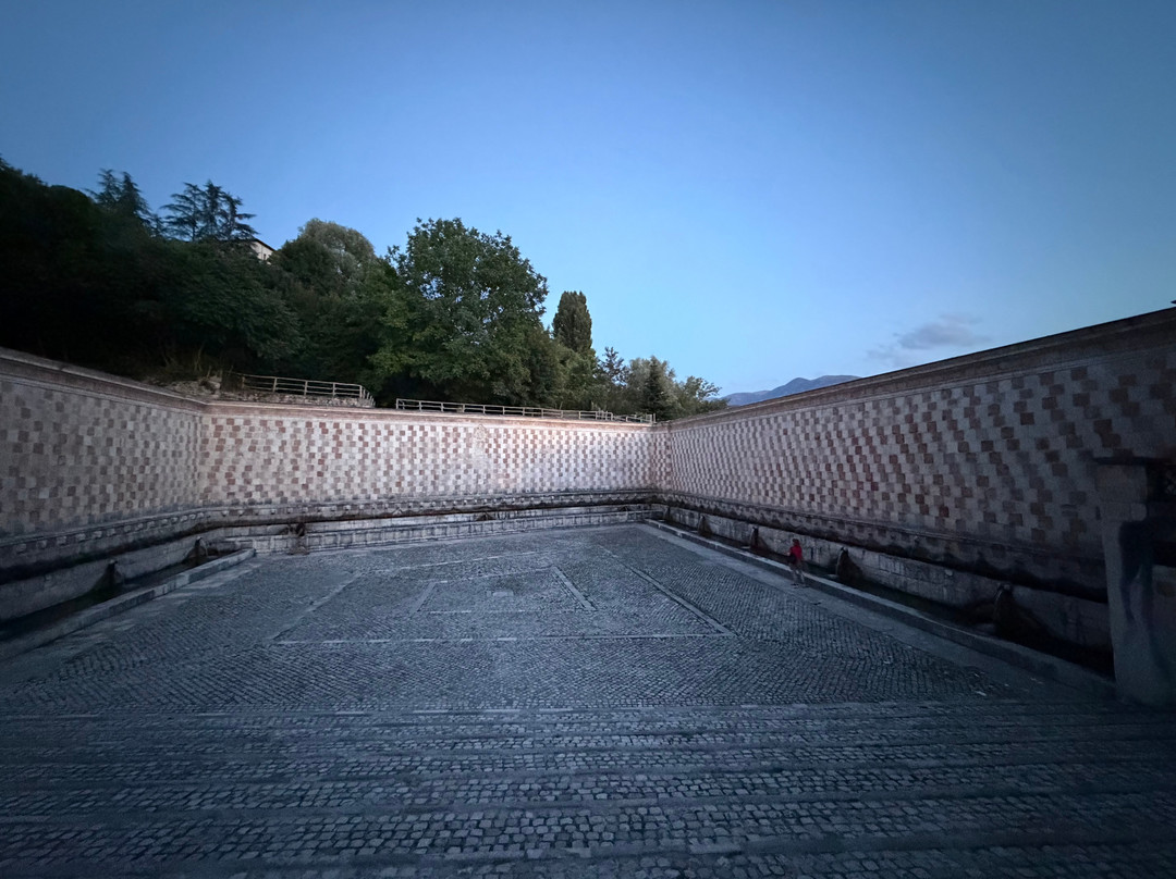 Fontana delle 99 Cannelle-拉奎拉必去景点