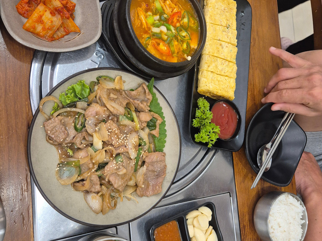 Nhà Hàng Bếp
