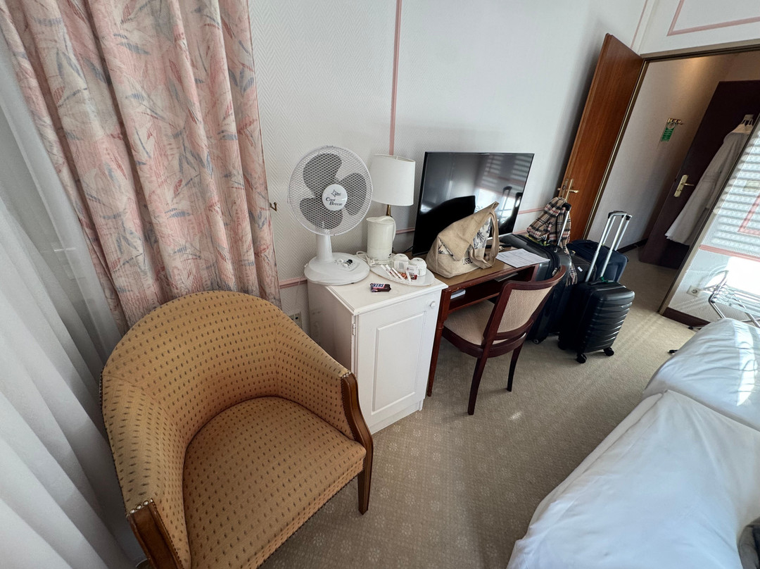 克拉瓦兹大酒店主图