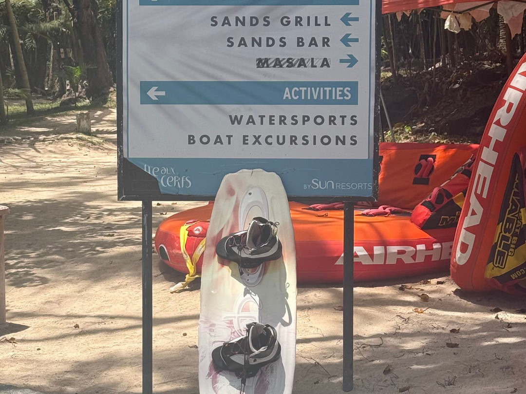 La Criee Ltee boat tours-蓝湾必去景点