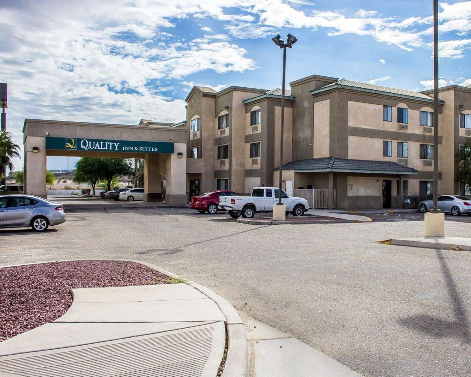 Quality Inn & Suites-官方