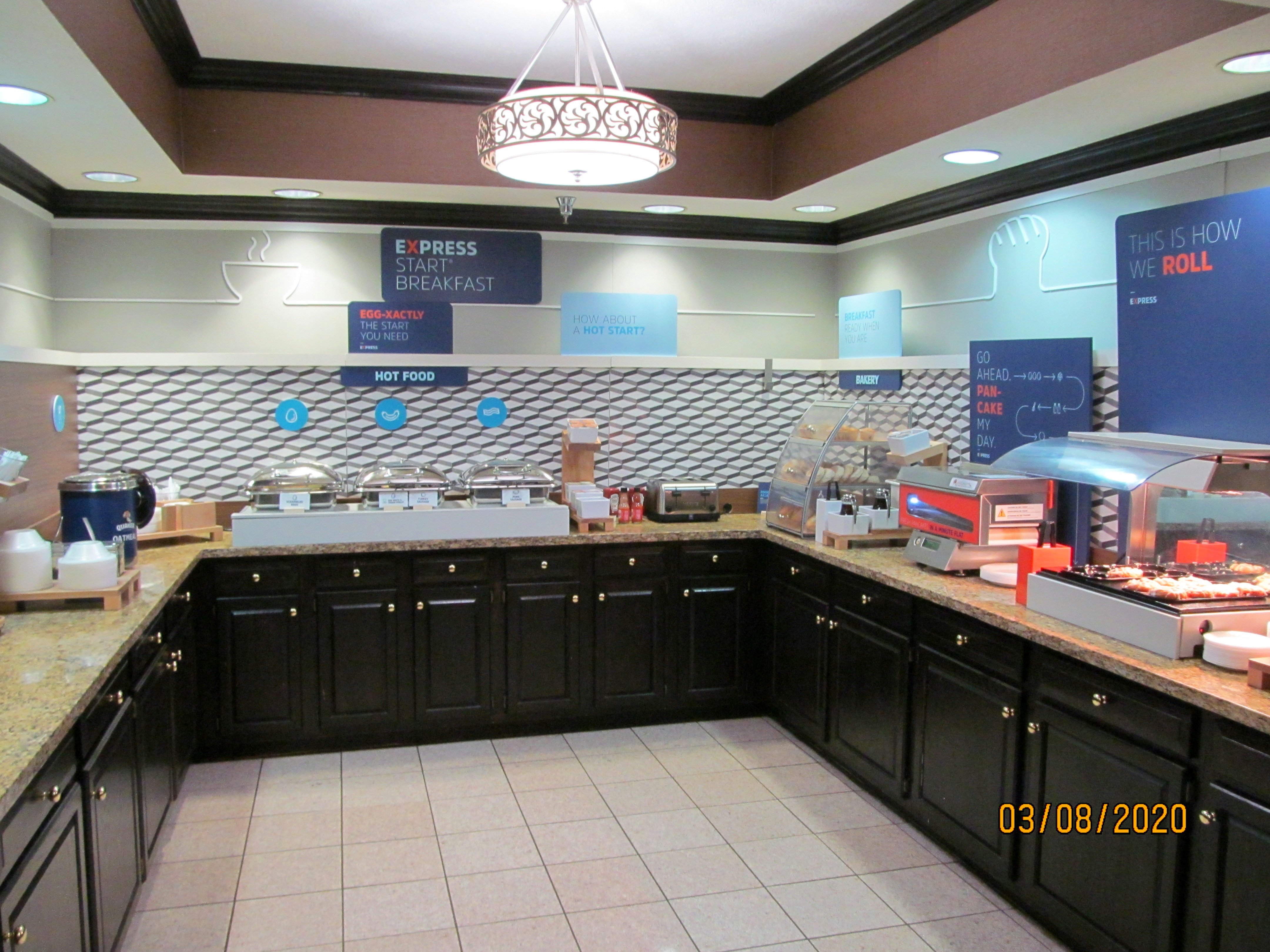 Holiday Inn Express & Suites Charlotte, An IHG Hotel-餐饮