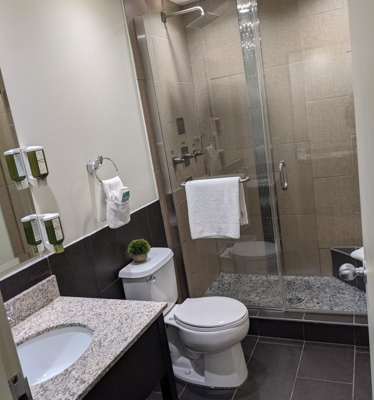 Bonnyville Neighbourhood Inn主图